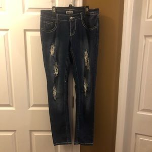 Distressed jeans with stitching